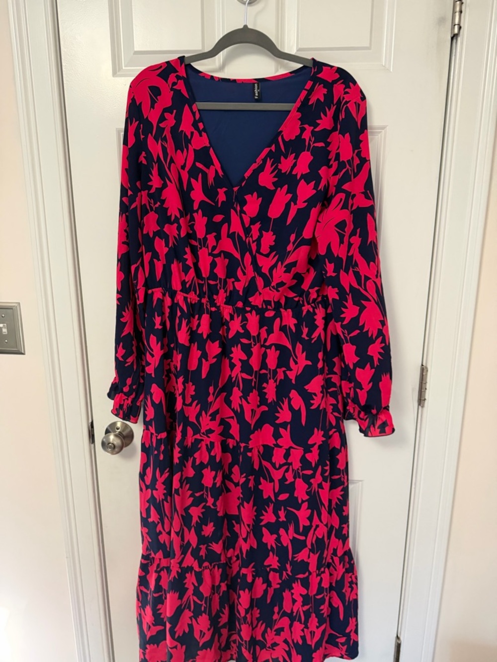 Floral Long Sleeve V-Neck Midi Dress in Fuchsia and Navy